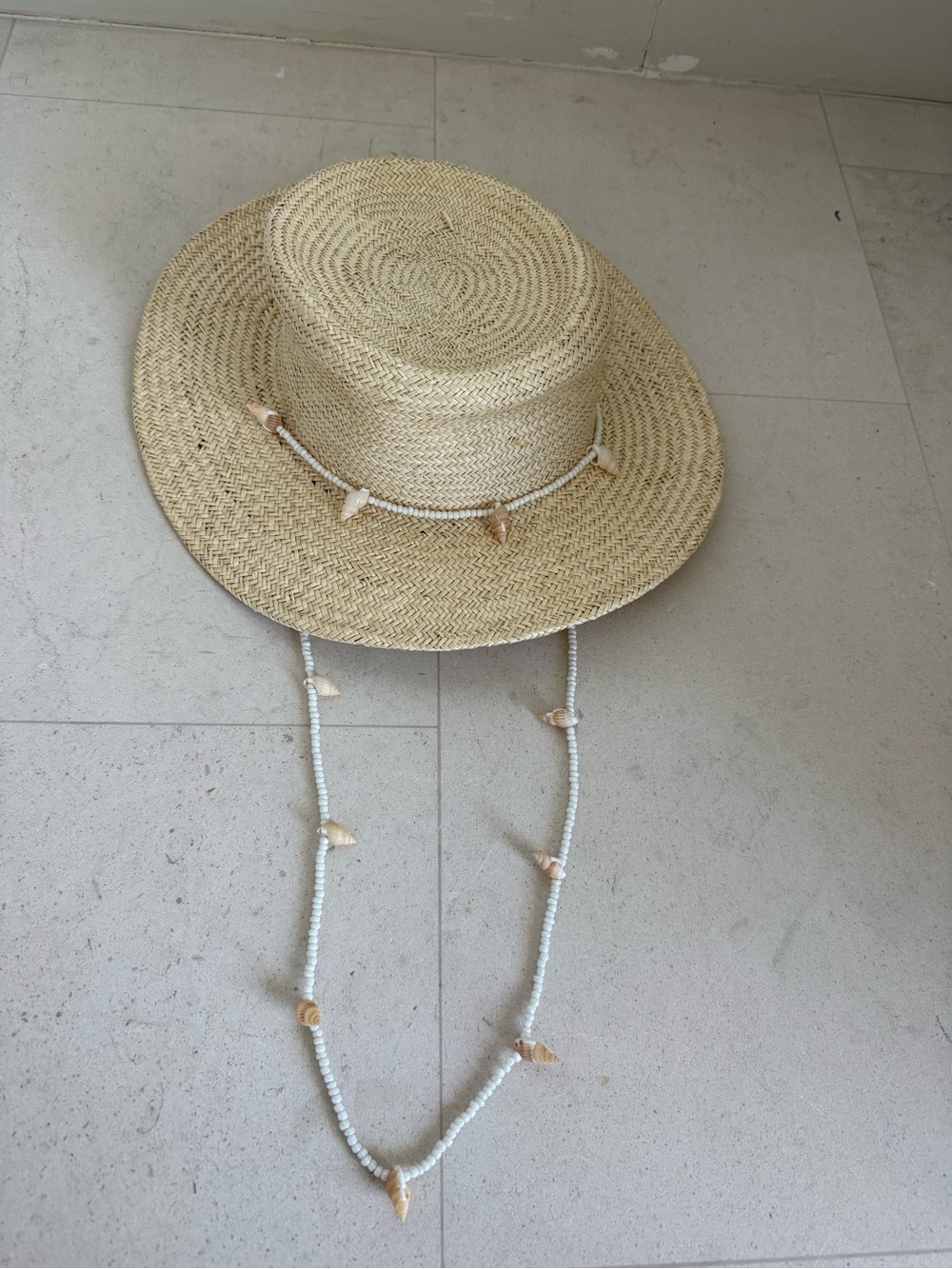 Lack Of Color Natural Straw Sun Hat with Shell Bead Chin Strap